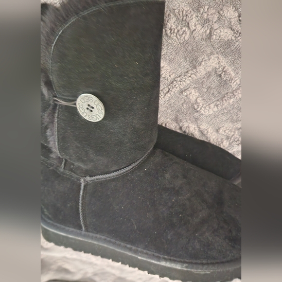 UGG Classic Womens BOOTS - Picture 2 of 9